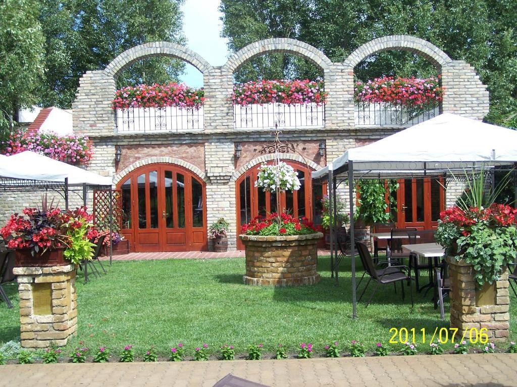 Bajor Panzio Bed & Breakfast Kecskemét Eksteriør bilde