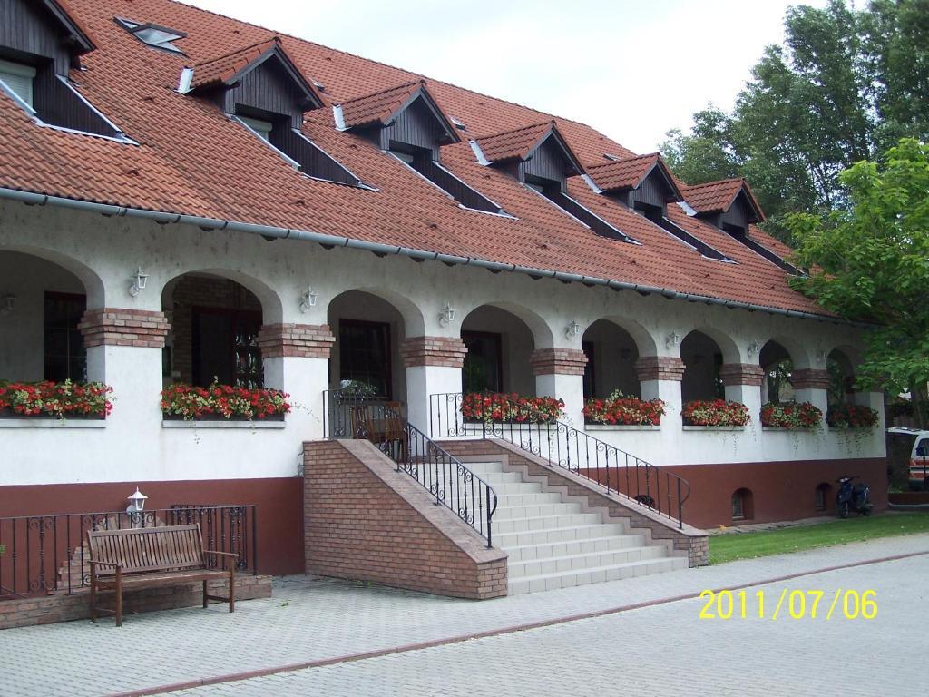 Bajor Panzio Bed & Breakfast Kecskemét Eksteriør bilde
